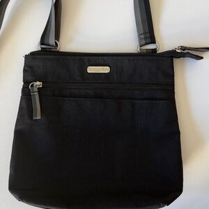 Baggallini black bag
